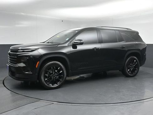Used 2024 Chevrolet Traverse LT w/ Midnight/Sport Edition AWD/4WD image 4