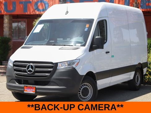 Used 2025 Mercedes-Benz Sprinter 2500 image 4