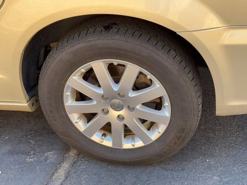 Used 2012 Chrysler Town & Country Touring-L w/ Entertainment Group #2 image 5