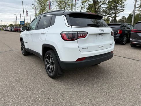 Used 2025 Jeep Compass Limited AWD/4WD image 3
