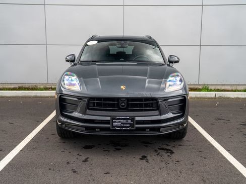 Certified 2025 Porsche Macan image 6