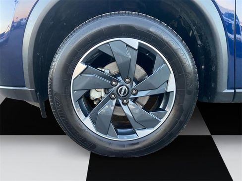 Used 2024 Nissan Rogue SV image 14