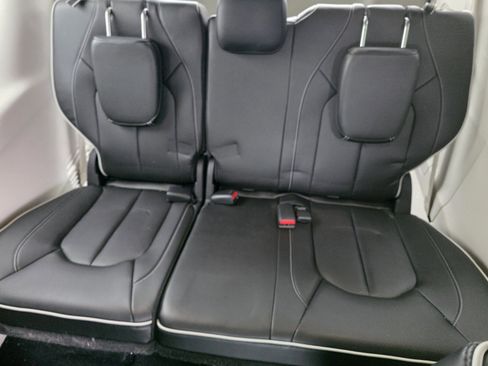 Used 2022 Chrysler Pacifica Limited w/ Uconnect Theater Family Group image 24