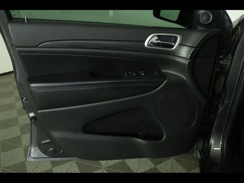 Used 2019 Jeep Grand Cherokee Altitude image 23