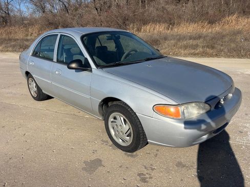 Used 2001 Ford Escort Sedan image 7