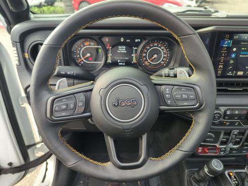 Used 2025 Jeep Wrangler Unlimited Rubicon 392 image 18