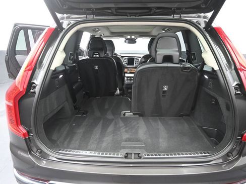 Used 2023 Volvo XC90 B6 Plus image 17
