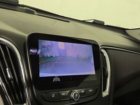 Used 2019 Chevrolet Malibu LT FWD image 18