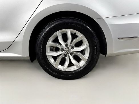 Used 2018 Volkswagen Passat 2.0T S image 29