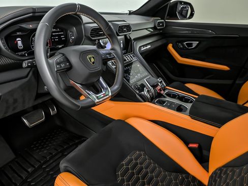 Used 2022 Lamborghini Urus image 21