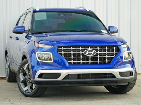 Used 2022 Hyundai Venue Limited w/ Cargo Package image 2