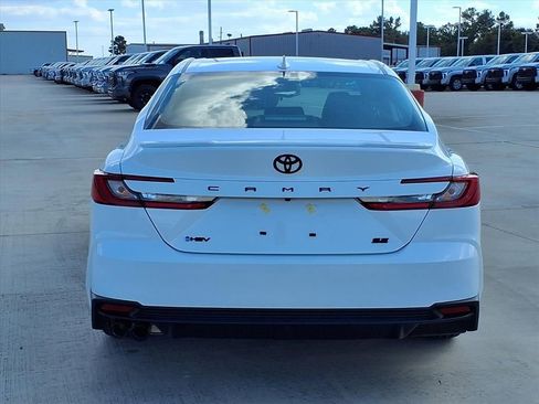 Used 2026 Toyota Camry SE image 5