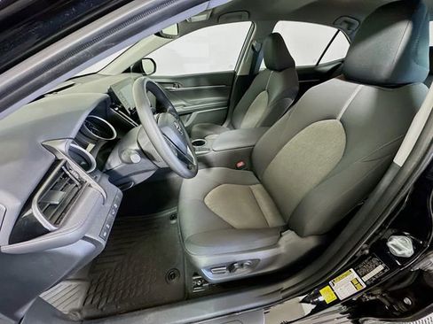 Used 2022 Toyota Camry LE image 12