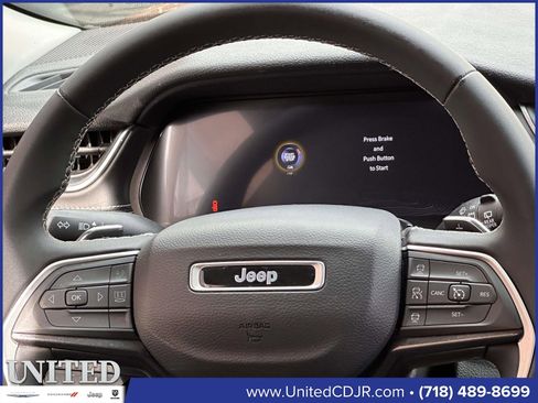 Used 2023 Jeep Grand Cherokee L Laredo image 22