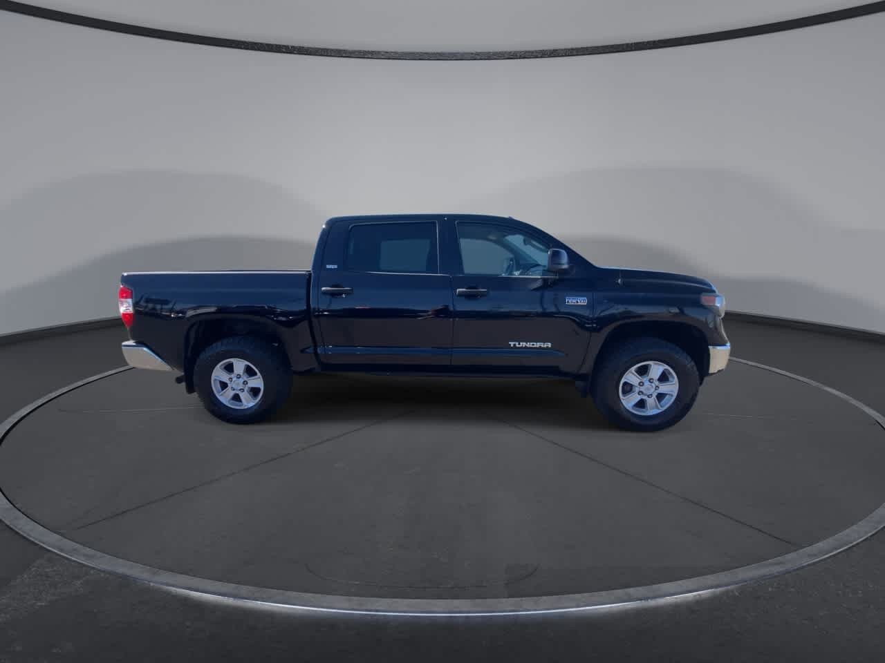 Used 2018 Toyota Tundra SR5 w/ SR5 Upgrade Package AWD/4WD image 2