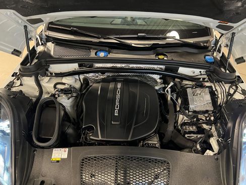 Used 2021 Porsche Macan image 44