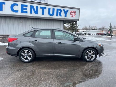 Used 2018 Ford Focus SE w/ SE Appearance Package image 22