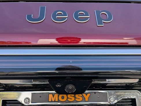New 2026 Jeep Grand Wagoneer 4WD w/ Premium Group I image 5
