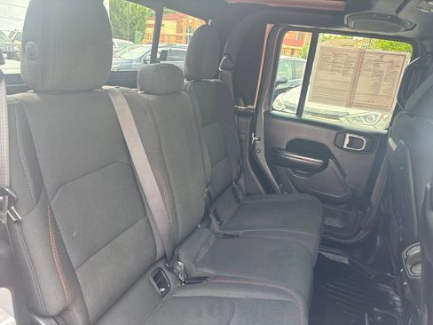 Used 2021 Jeep Gladiator Rubicon AWD/4WD image 18