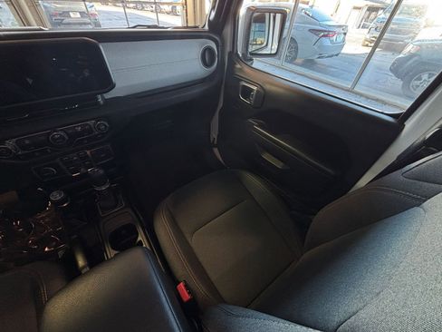Used 2025 Jeep Wrangler Sport S image 39