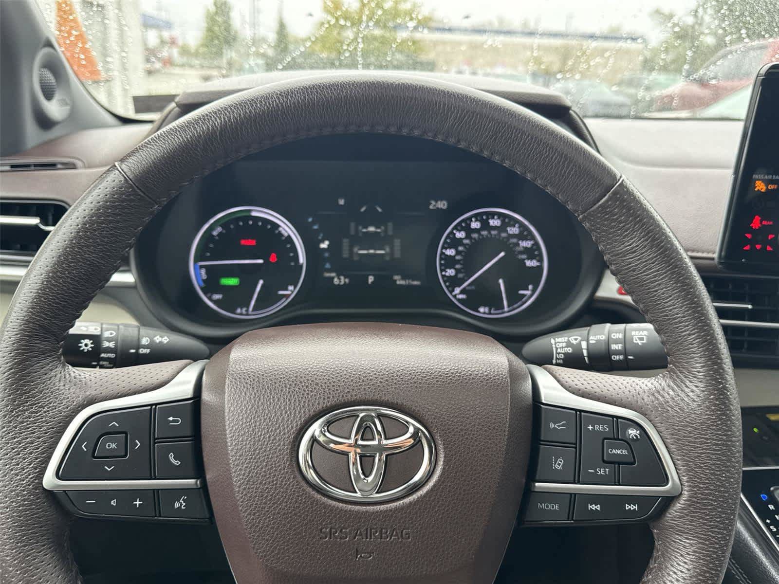 Used 2022 Toyota Sienna Platinum AWD/4WD image 18