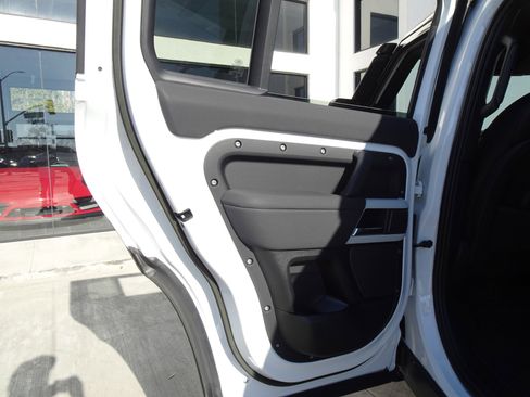 Used 2023 Land Rover Defender 110 S image 14