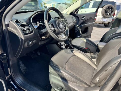 Used 2018 Jeep Compass Latitude w/ Popular Equipment Group AWD/4WD image 9
