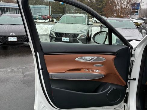 Used 2023 Genesis GV70 2.5T w/ Advanced Package image 47