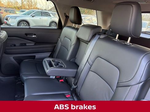 New 2025 Nissan Pathfinder SL w/ Black Appearance Package image 27
