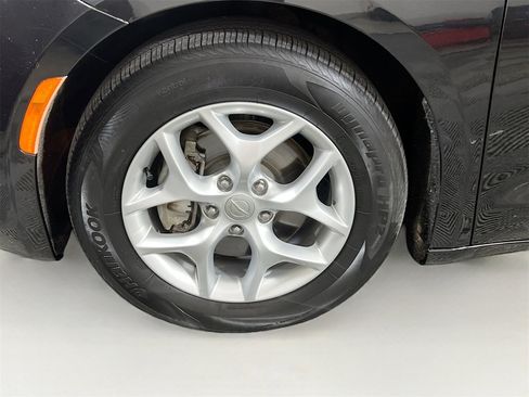 Used 2018 Chrysler Pacifica Touring Plus w/ S Appearance Package image 31