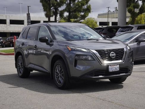 Used 2021 Nissan Rogue S FWD image 2