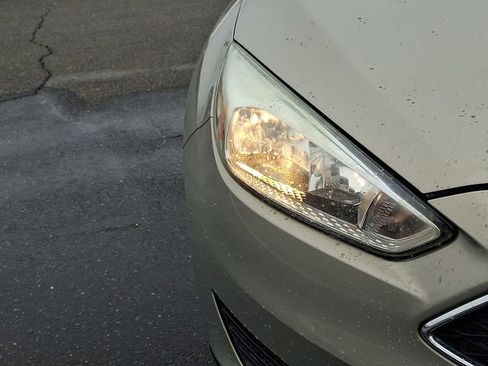 Used 2016 Ford Focus SE image 9