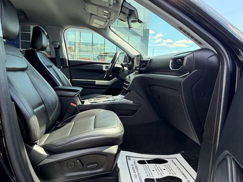 Certified 2022 Ford Explorer XLT w/ Equipment Group 202A AWD/4WD image 40