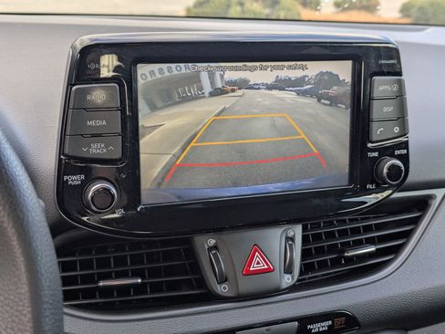 Used 2018 Hyundai Elantra GT image 18