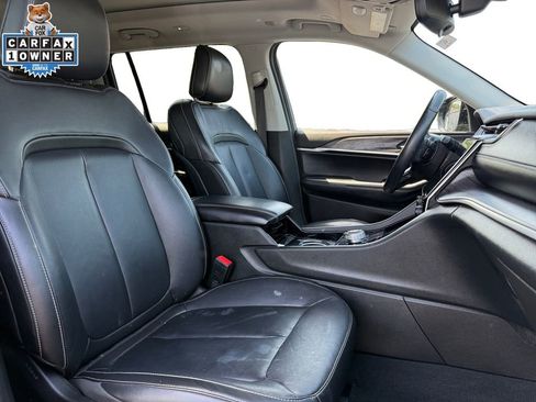 Certified 2022 Jeep Grand Cherokee L Limited w/ Black Appearance Package AWD/4WD image 15