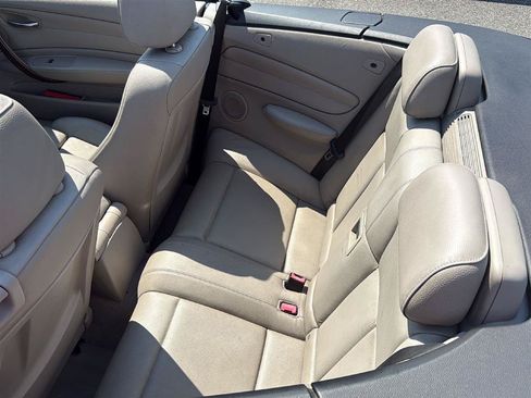 Used 2010 BMW 135i Convertible RWD image 7