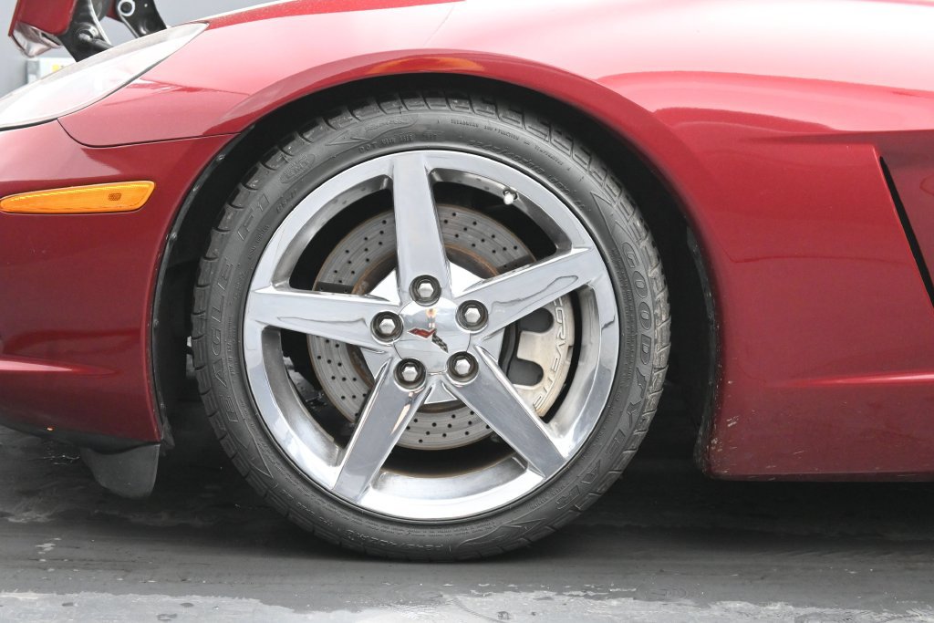 Used 2007 Chevrolet Corvette Coupe w/ Preferred Equipment Group RWD image 22