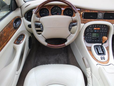 Used 2001 Jaguar XJ RWD image 2