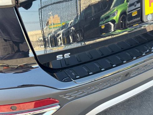 New 2025 Volkswagen Taos SE image 5