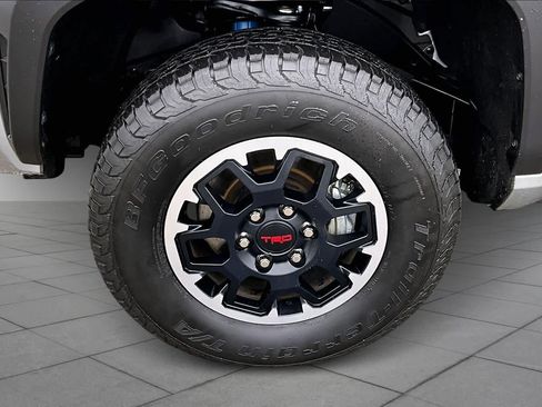 Certified 2025 Toyota Tacoma TRD Off-Road image 10