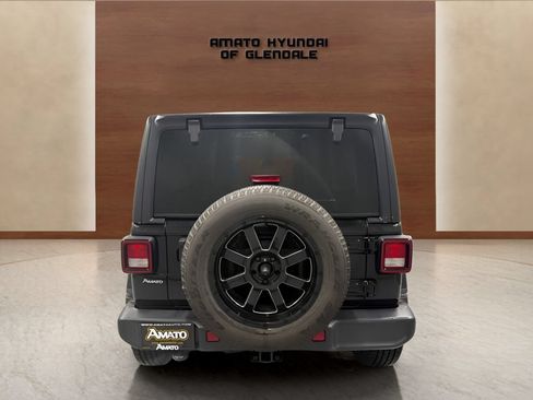 Used 2018 Jeep Wrangler Unlimited Sahara w/ Dual Top Group AWD/4WD image 5