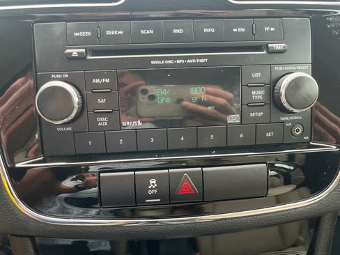 Used 2013 Chrysler 200 Touring FWD image 20