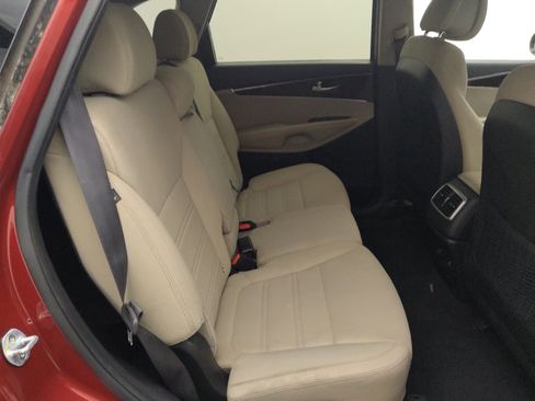 Used 2016 Kia Sorento LX image 19