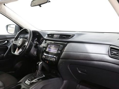 Used 2018 Nissan Rogue SV w/ Premium Package image 17