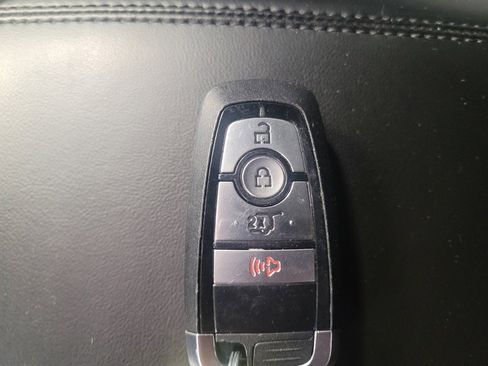 Used 2022 Ford Explorer XLT RWD image 32