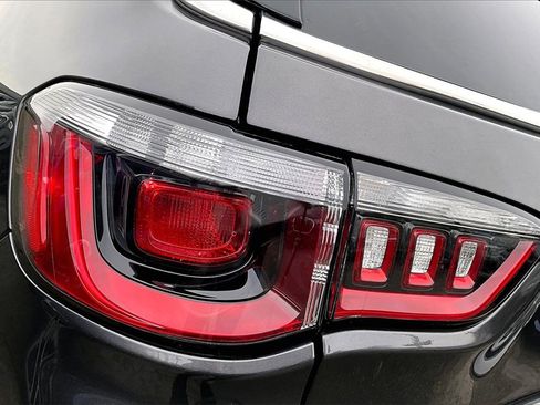 Used 2021 Jeep Compass Limited w/ Sun and Sound Group image 23