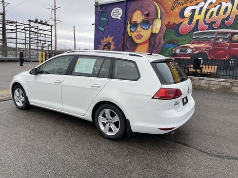 Used 2015 Volkswagen Golf TDI SEL image 3