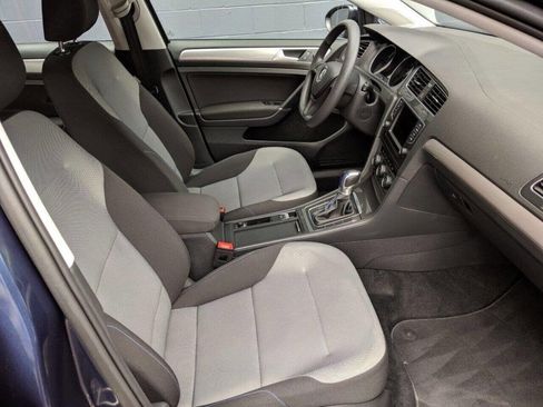 Used 2016 Volkswagen e-Golf SE w/ DC Fast Charging Package image 8