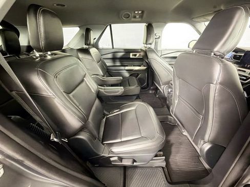 Used 2022 Ford Explorer XLT w/ Equipment Group 202A AWD/4WD image 27