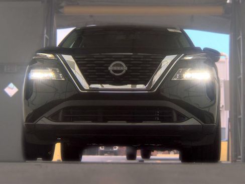Used 2023 Nissan Rogue SL FWD image 2